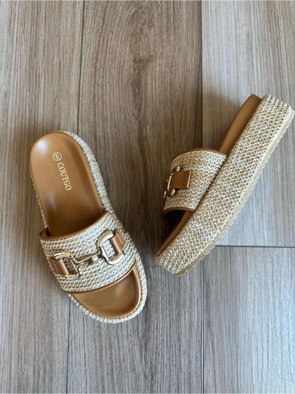 Brand New Coutgo Tan Woven Platform Slide Mules with Gold Chain Accent - Picture 4 of 9